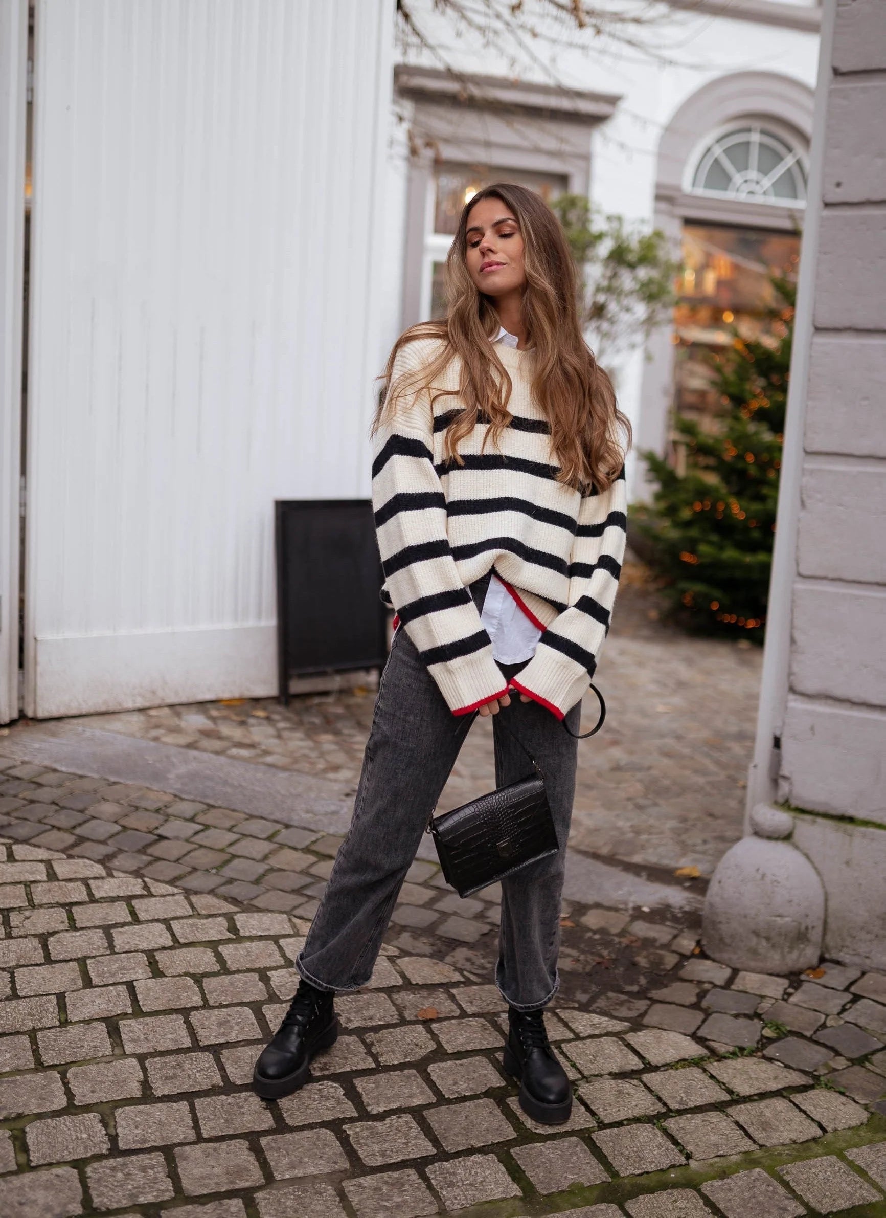 Ariba sweater with lines