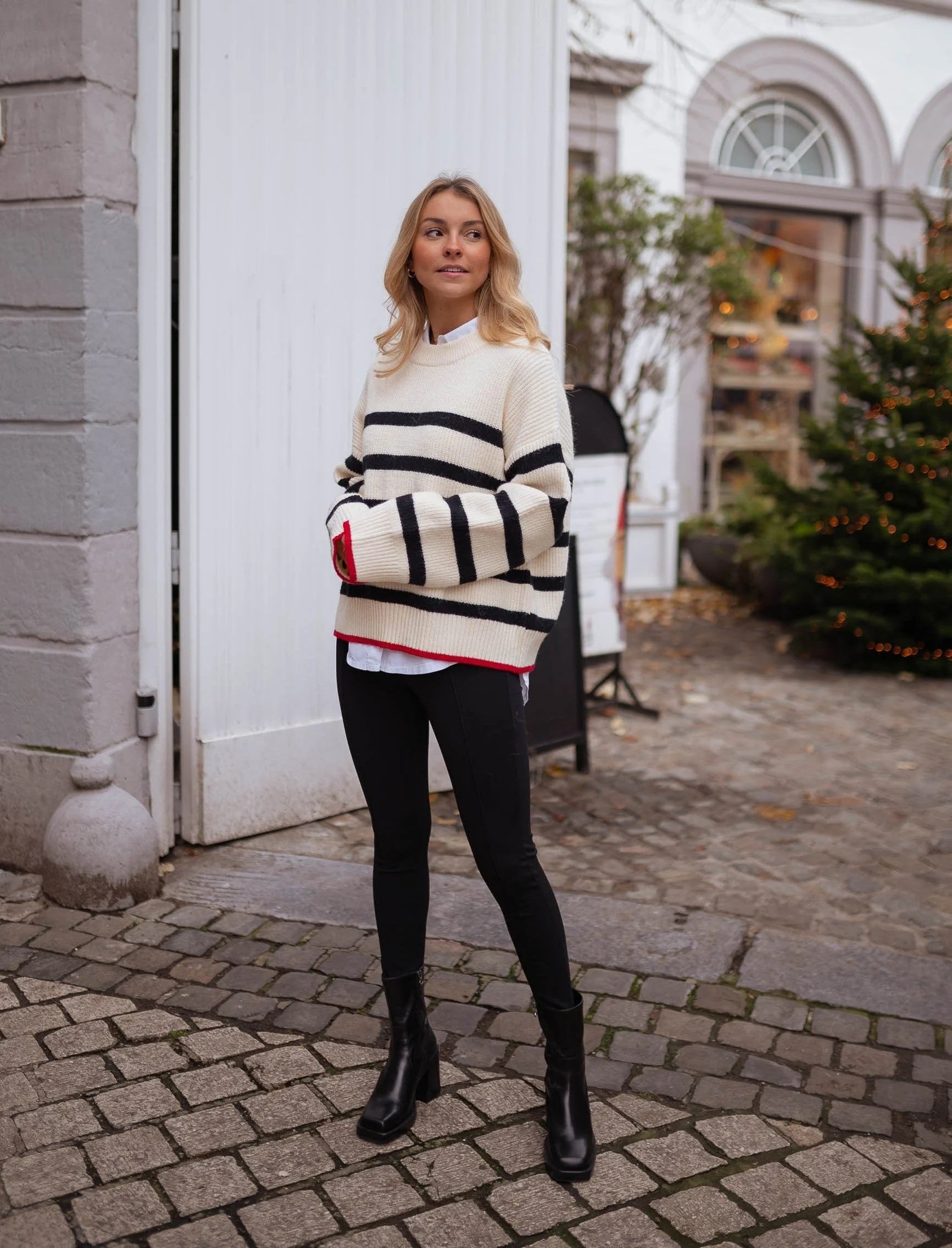Ariba sweater with lines