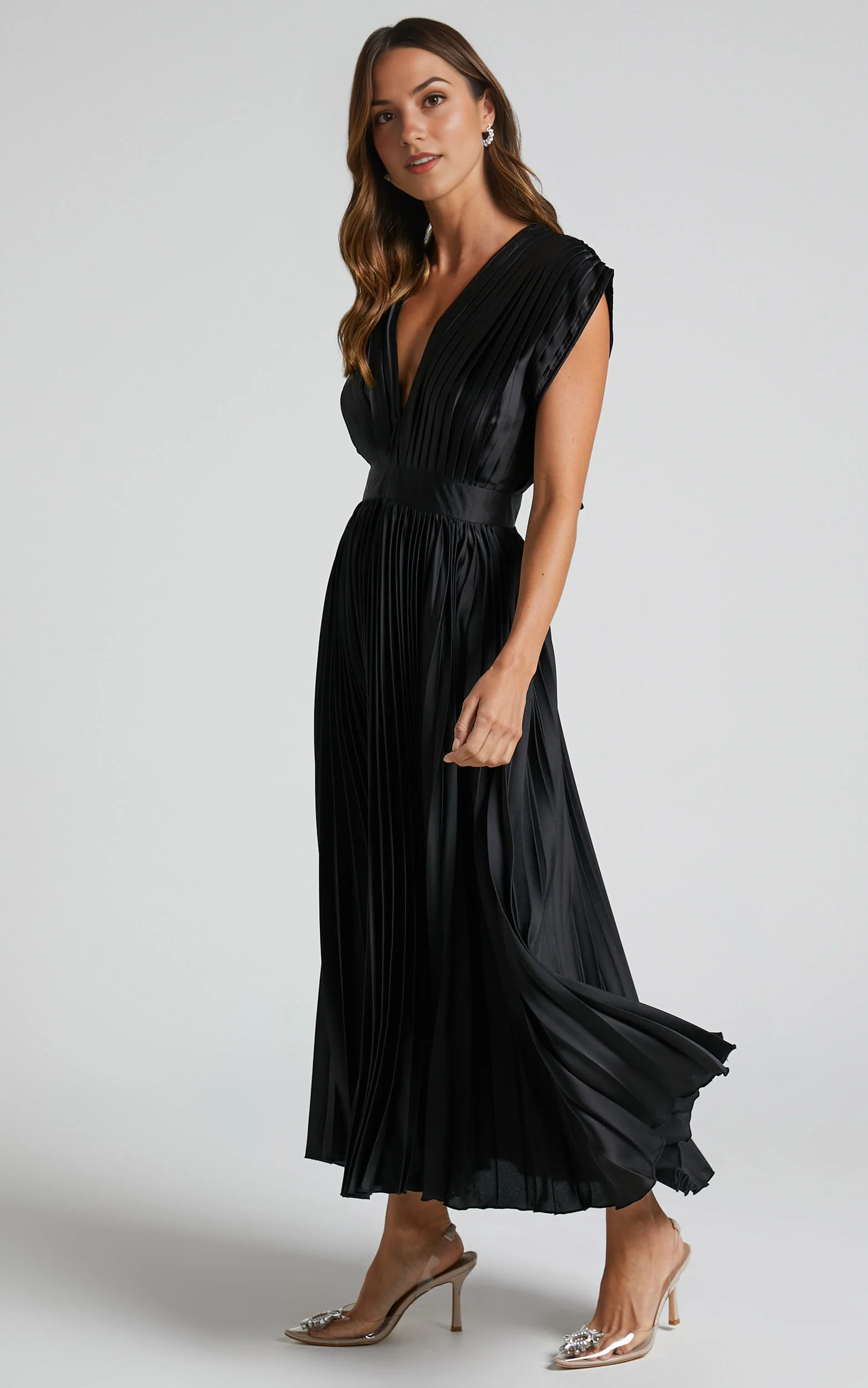 Della Midi Dress – Black Plunging Neckline Pleated Dress with Short Sleeves