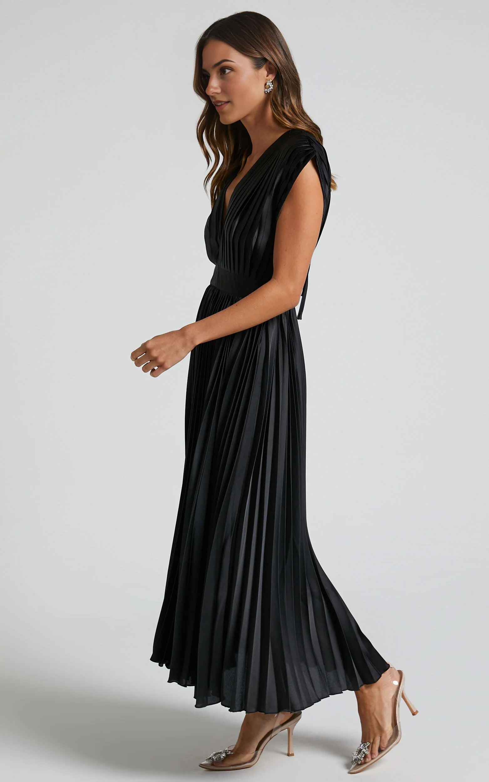 Della Midi Dress – Black Plunging Neckline Pleated Dress with Short Sleeves