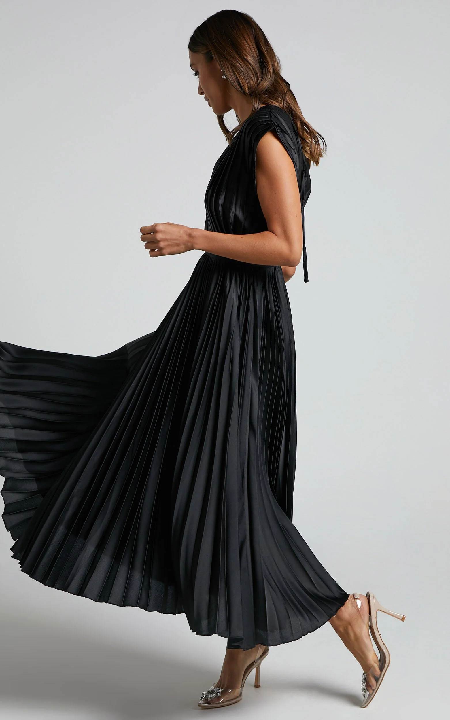 Della Midi Dress – Black Plunging Neckline Pleated Dress with Short Sleeves