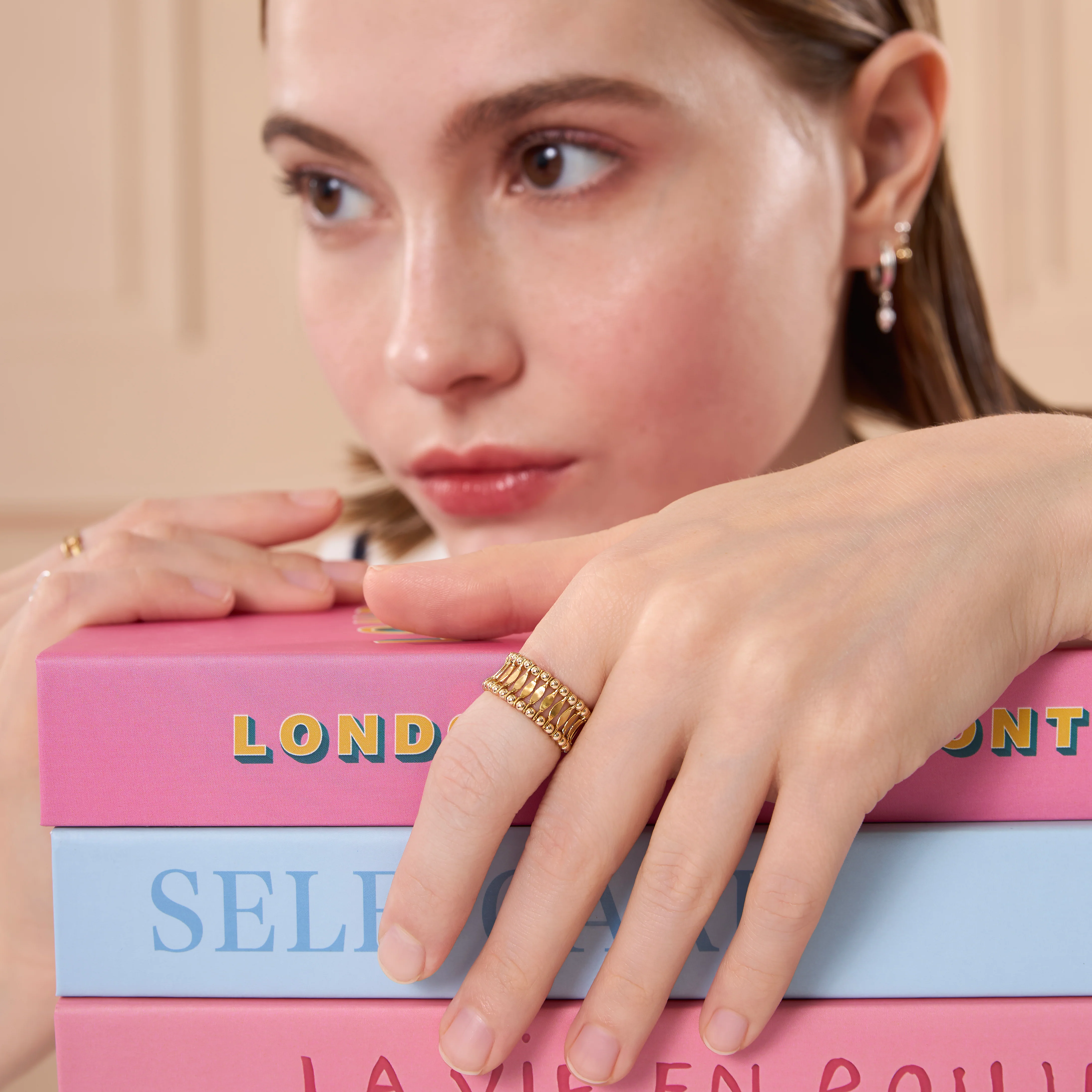 Colonnade Golden Band Ring