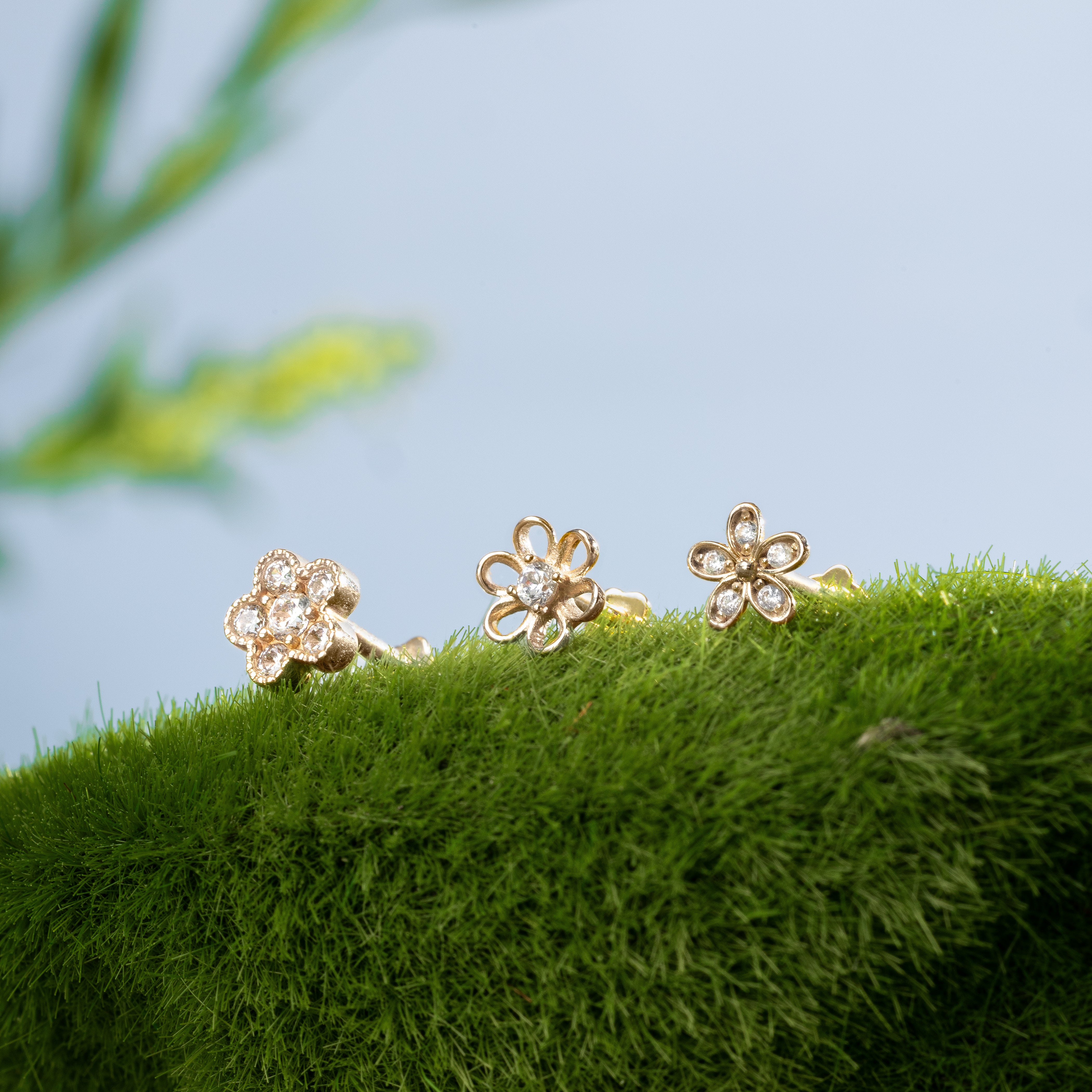 14K Solid Gold Daisy Flower Flatback Earring